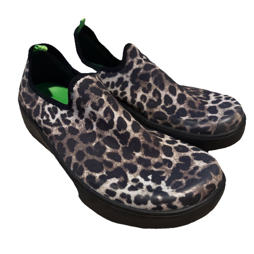 Oofos Oomg Eezee Cheetah Print Recovery Slip On Shoes Size 40 EU 9 US Women’s